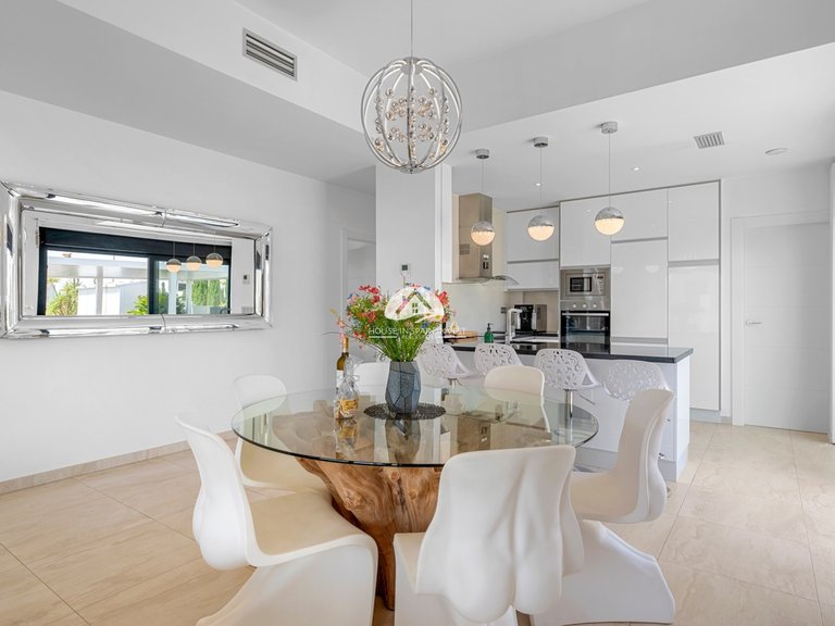 Villa for Sale in Villamartín - Las Filipinas Orihuela Costa, Alicante 16