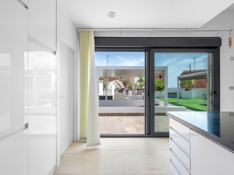 Villa for Sale in Villamartín - Las Filipinas Orihuela Costa, Alicante 19