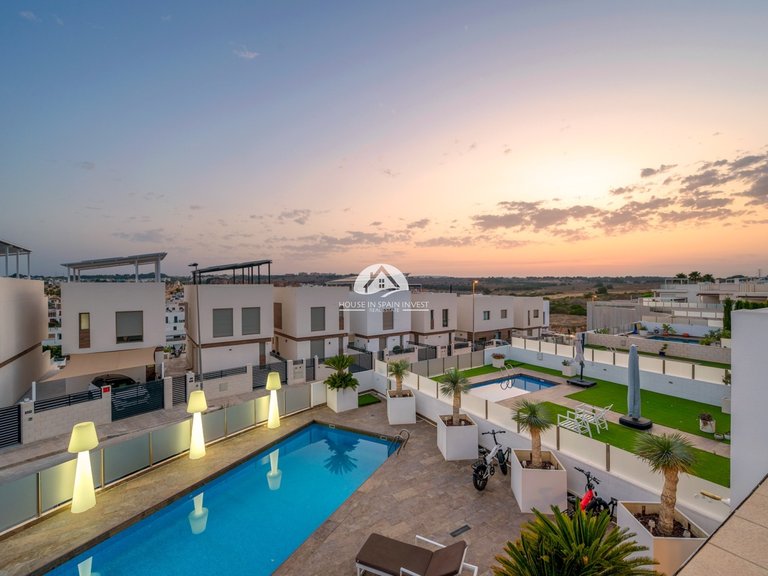Villa for Sale in Villamartín - Las Filipinas Orihuela Costa, Alicante 39
