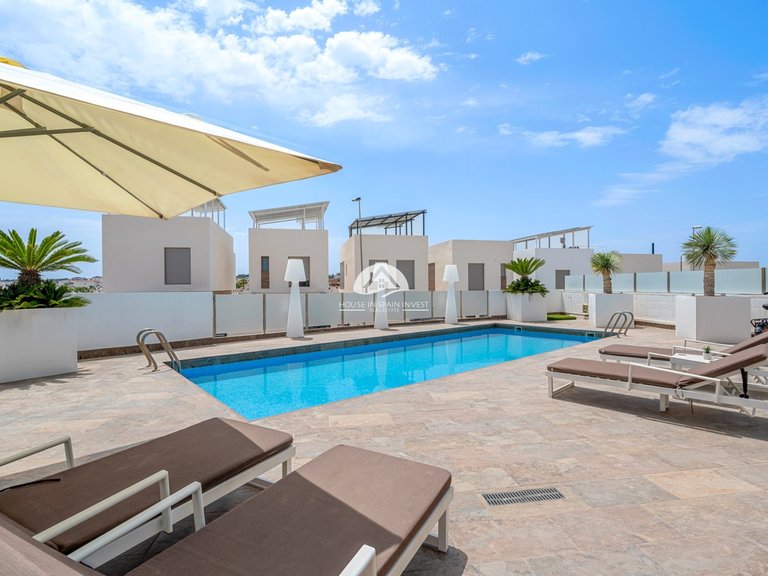 Villa for Sale in Villamartín - Las Filipinas Orihuela Costa, Alicante 43