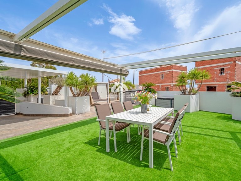 Villa for Sale in Villamartín - Las Filipinas Orihuela Costa, Alicante 46