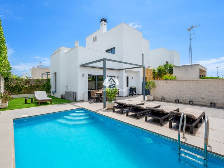 Villa for Sale in Rojales Rojales - Ciudad Quesada, Alicante 1
