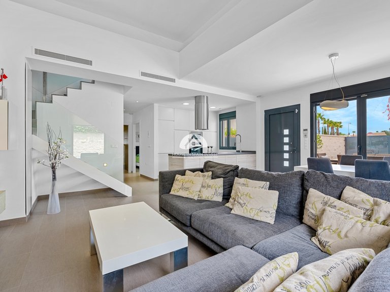 Villa for Sale in Rojales Rojales - Ciudad Quesada, Alicante 3