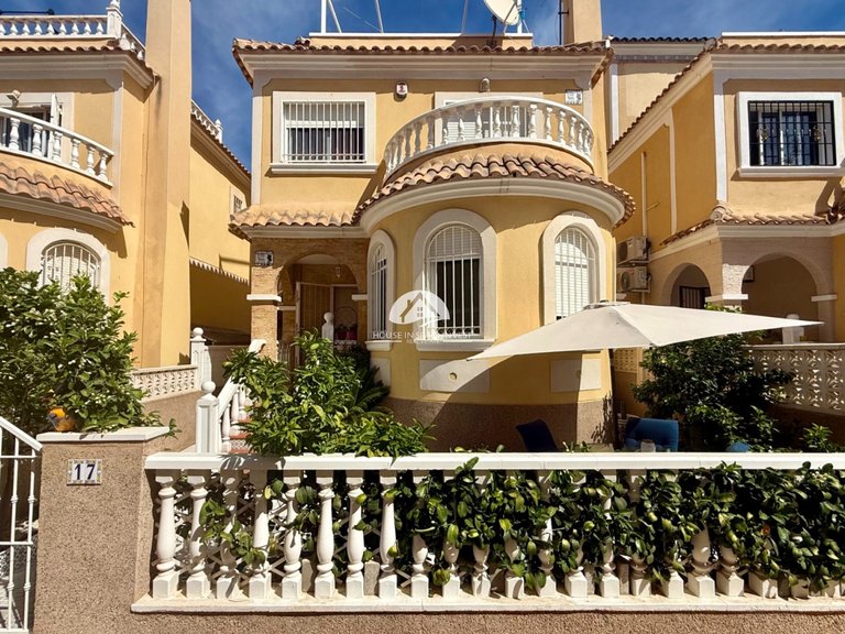 Villa for Sale in Villamartín - Las Filipinas Orihuela Costa, Alicante 1