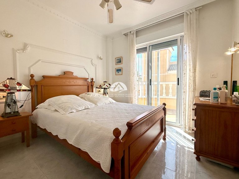 Villa for Sale in Villamartín - Las Filipinas Orihuela Costa, Alicante 4