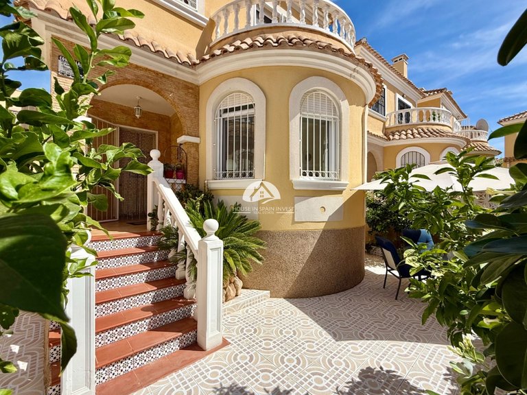 Villa for Sale in Villamartín - Las Filipinas Orihuela Costa, Alicante 15