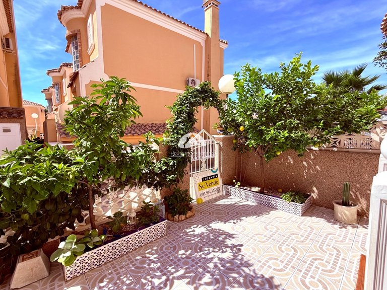 Villa for Sale in Villamartín - Las Filipinas Orihuela Costa, Alicante 17