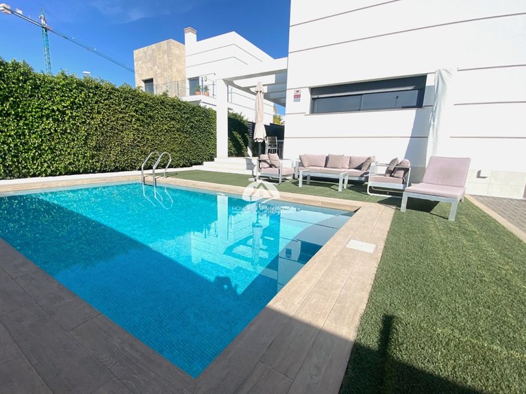 Villa for Sale in Ciudad Quesada Rojales - Ciudad Quesada, Alicante 32