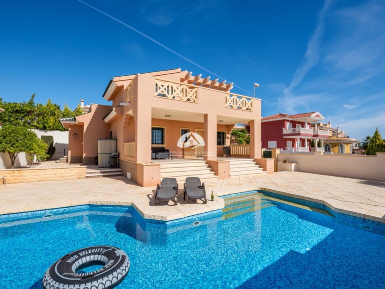 Villa for Sale in Ciudad Quesada Rojales - Ciudad Quesada, Alicante 1