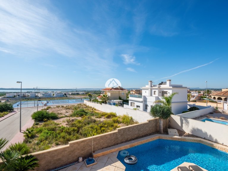 Villa for Sale in Ciudad Quesada Rojales - Ciudad Quesada, Alicante 30