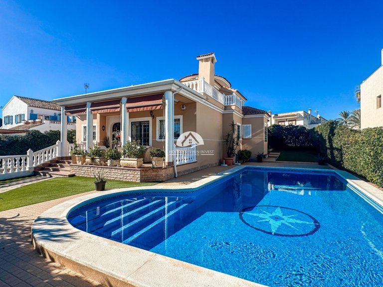 Villa for Sale in La Mata Torrevieja, Alicante 1