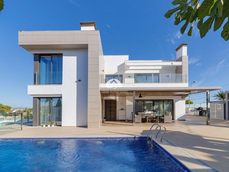 Villa for Sale in Los Balcones Torrevieja, Alicante 2