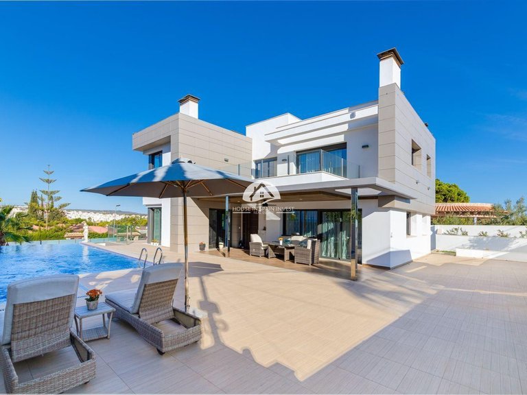 Villa for Sale in Los Balcones Torrevieja, Alicante 3