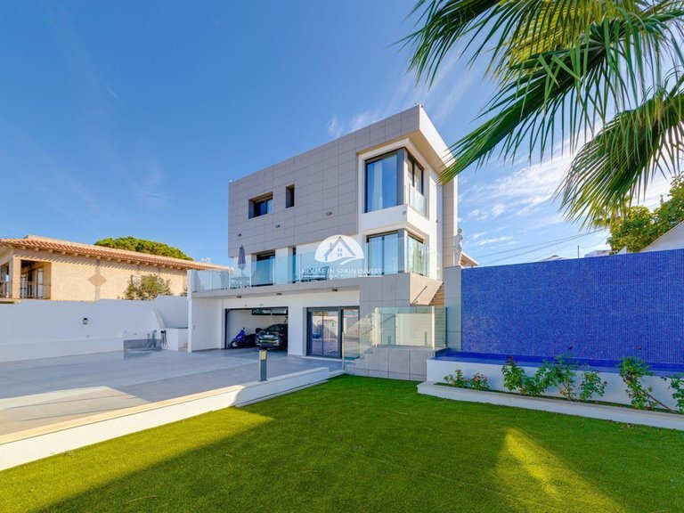 Villa for Sale in Los Balcones Torrevieja, Alicante 35