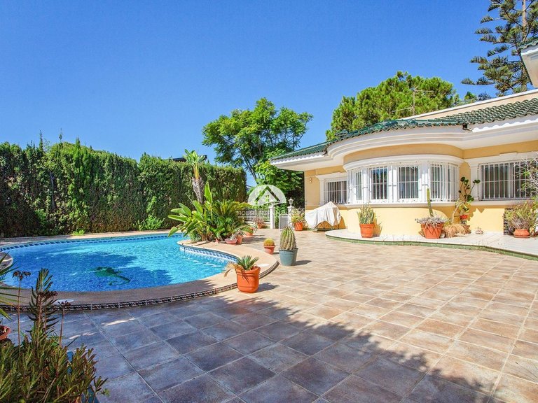 Villa for Sale in La Siesta - El Salado - Torreta Torrevieja, Alicante 2