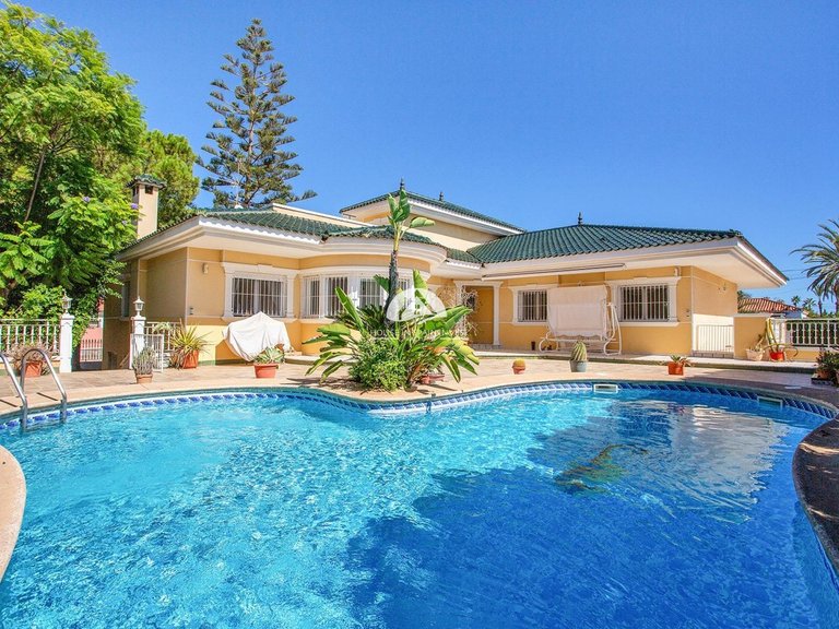 Villa for Sale in La Siesta - El Salado - Torreta Torrevieja, Alicante 1