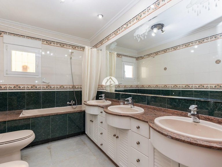 Villa for Sale in La Siesta - El Salado - Torreta Torrevieja, Alicante 34