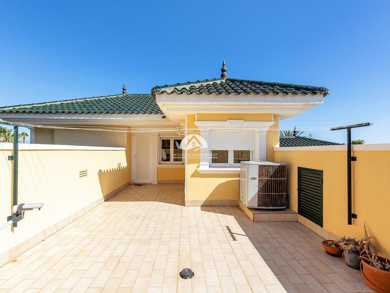 Villa for Sale in La Siesta - El Salado - Torreta Torrevieja, Alicante 46