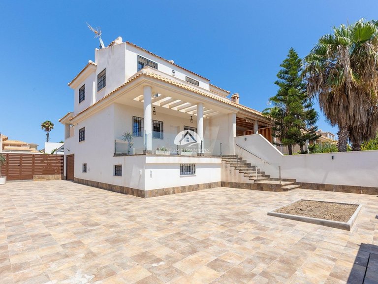 Villa for Sale in Aguas Nuevas - Sector 25 Torrevieja, Alicante 2