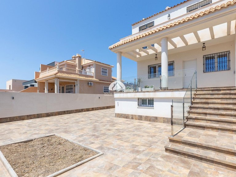 Villa for Sale in Aguas Nuevas - Sector 25 Torrevieja, Alicante 3