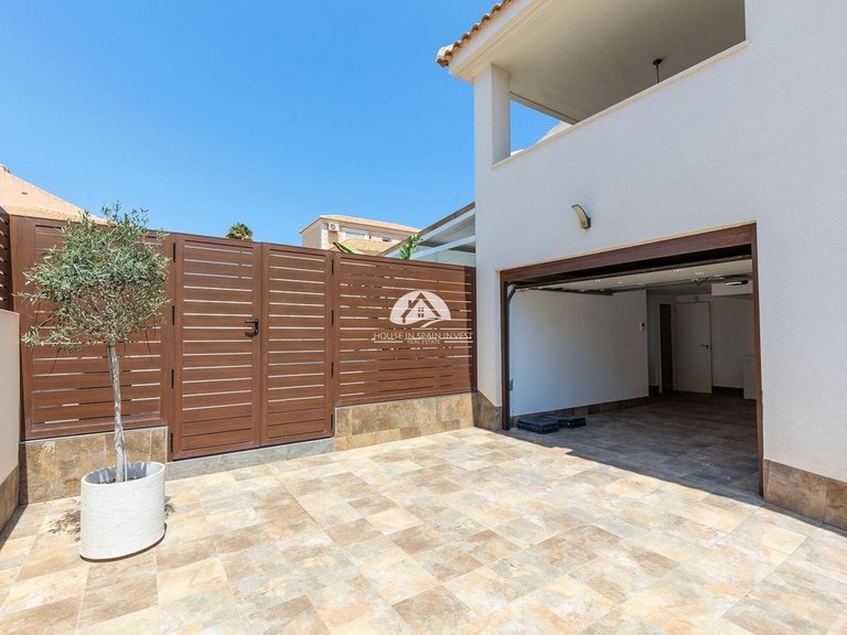 Villa for Sale in Aguas Nuevas - Sector 25 Torrevieja, Alicante 8