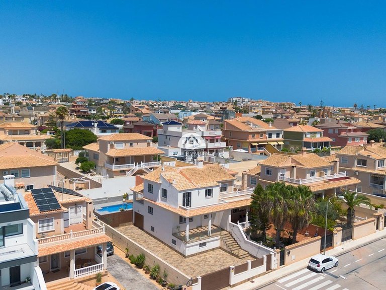 Villa for Sale in Aguas Nuevas - Sector 25 Torrevieja, Alicante 35