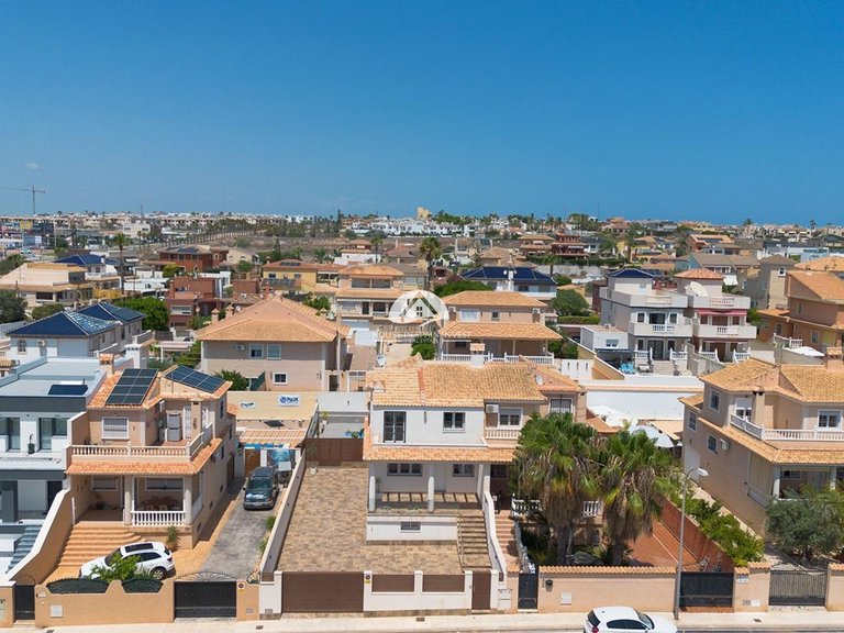 Villa for Sale in Aguas Nuevas - Sector 25 Torrevieja, Alicante 36