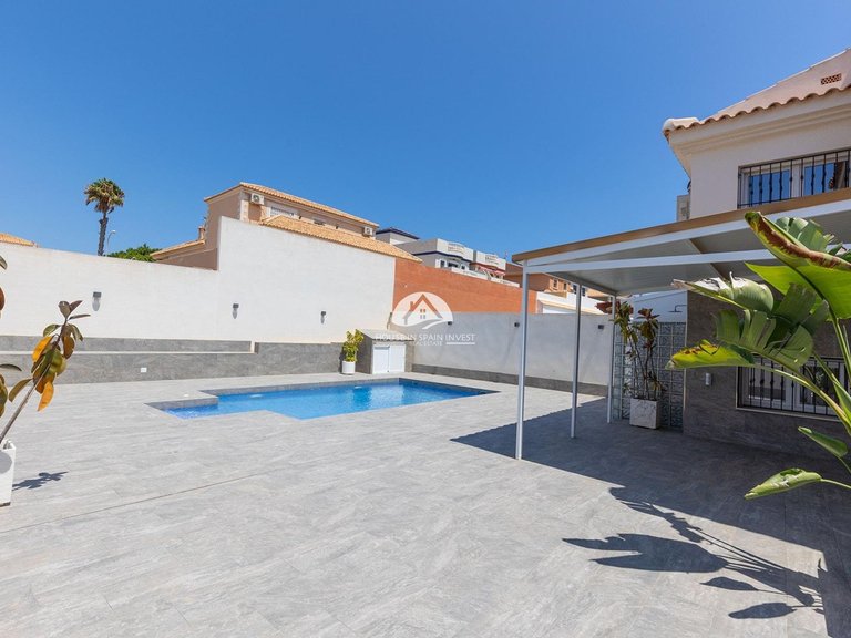 Villa for Sale in Aguas Nuevas - Sector 25 Torrevieja, Alicante 39