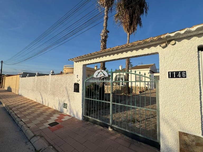 Villa for Sale in La Siesta - El Chaparral - San Luis Torrevieja, Alicante 4