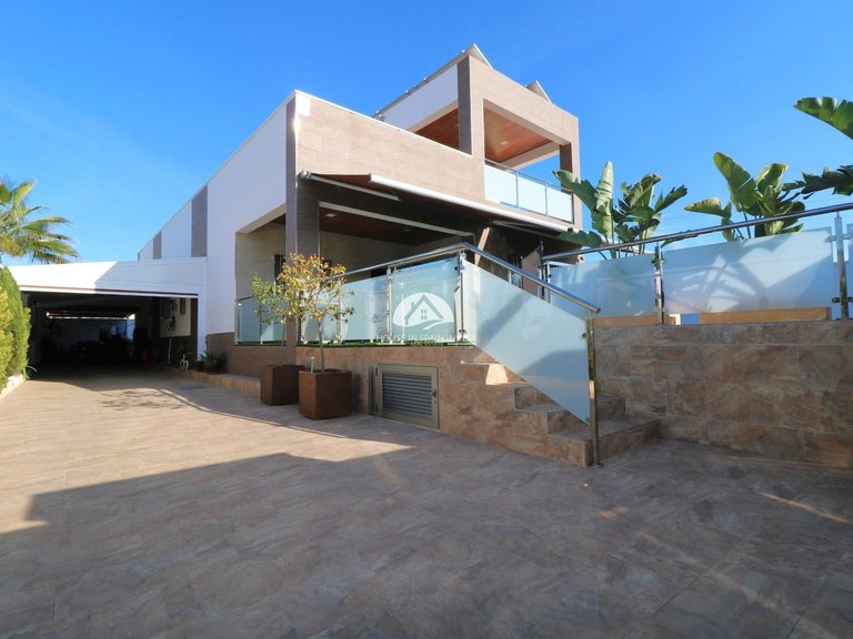 Villa for Sale in Torreta - Salado Torrevieja, Alicante 3