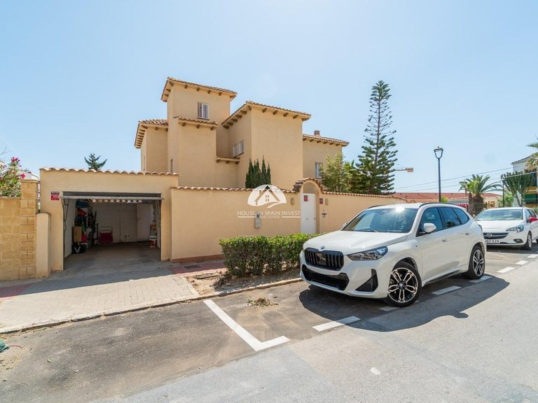 Villa for Sale in La Mata Torrevieja, Alicante 1