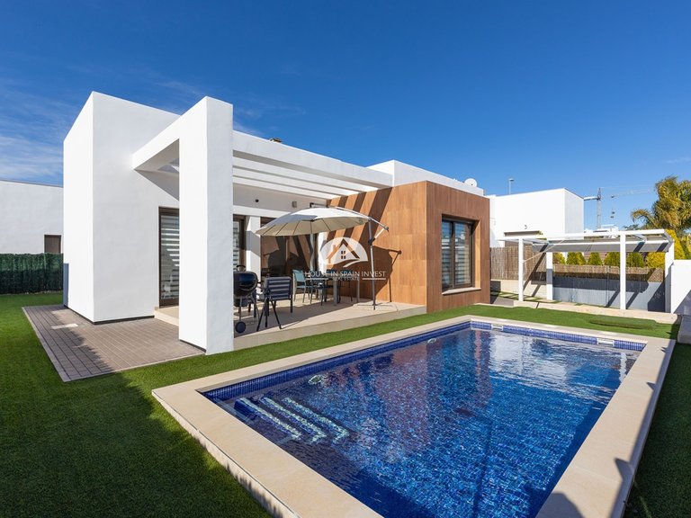 Villa for Sale in Vistabella Vistabella Golf, Alicante 1