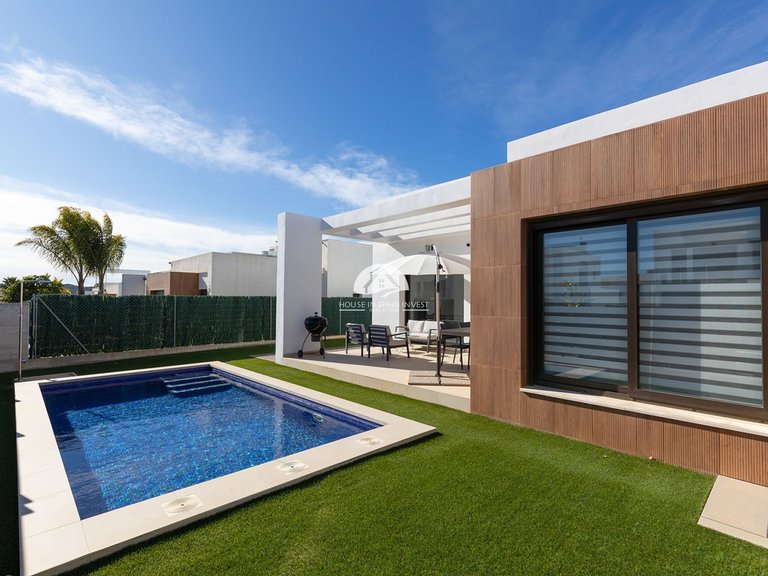 Villa for Sale in Vistabella Vistabella Golf, Alicante 3