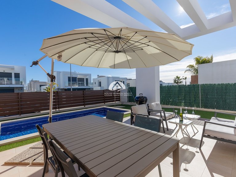 Villa for Sale in Vistabella Vistabella Golf, Alicante 4