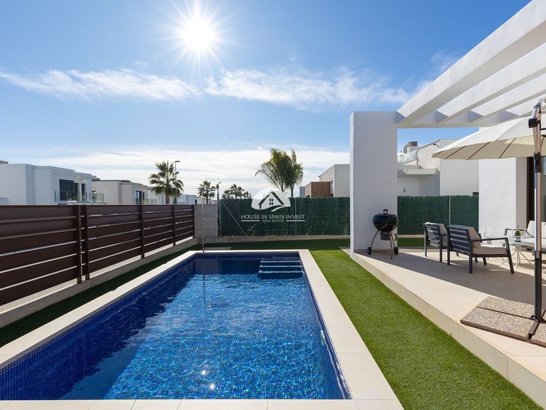 Villa for Sale in Vistabella Vistabella Golf, Alicante 5