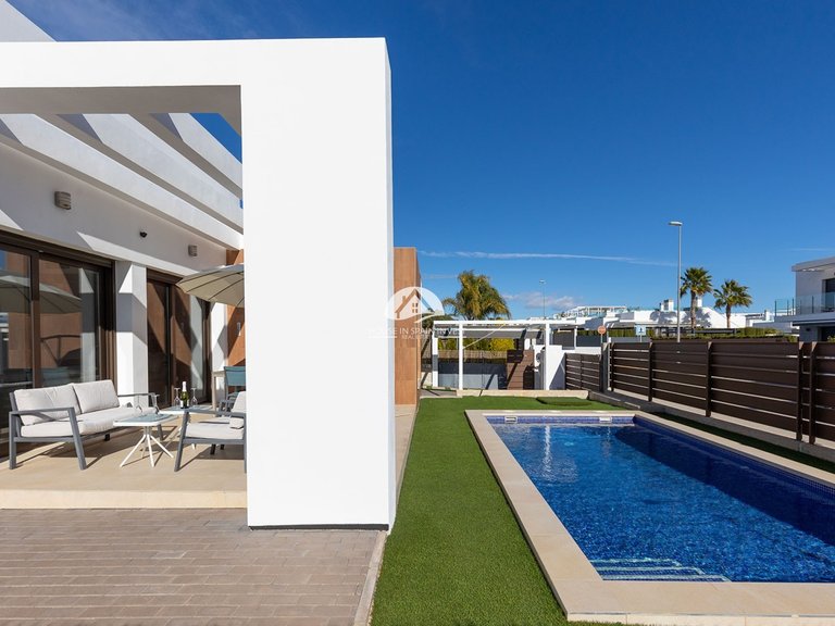Villa for Sale in Vistabella Vistabella Golf, Alicante 8