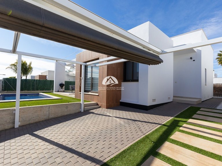 Villa for Sale in Vistabella Vistabella Golf, Alicante 9
