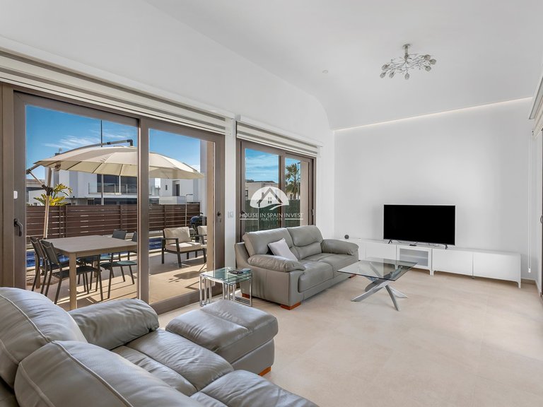 Villa for Sale in Vistabella Vistabella Golf, Alicante 10