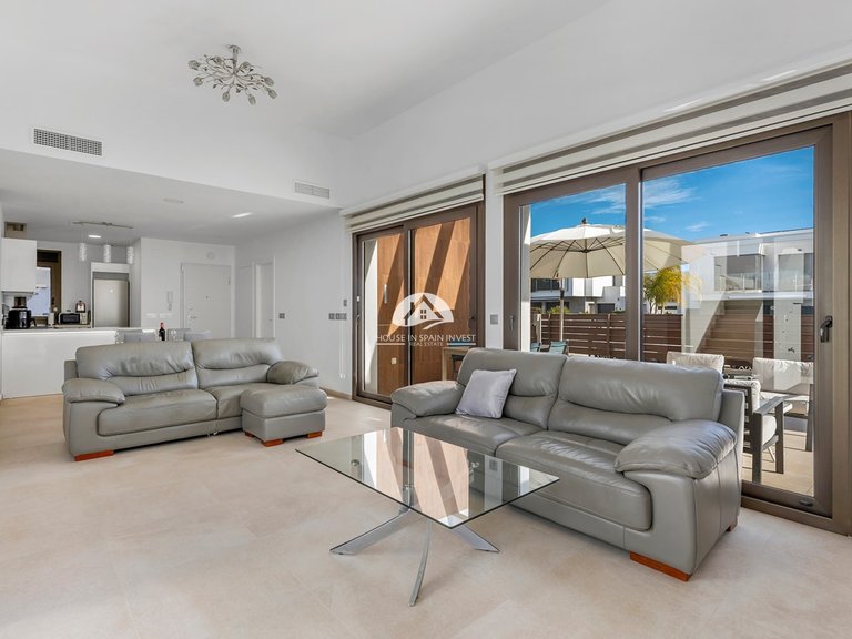 Villa for Sale in Vistabella Vistabella Golf, Alicante 11