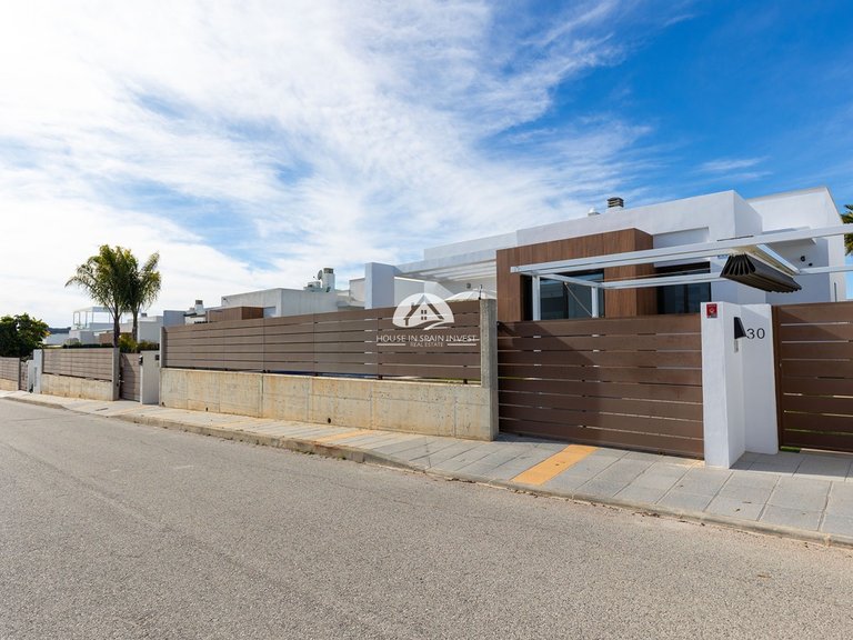 Villa for Sale in Vistabella Vistabella Golf, Alicante 30