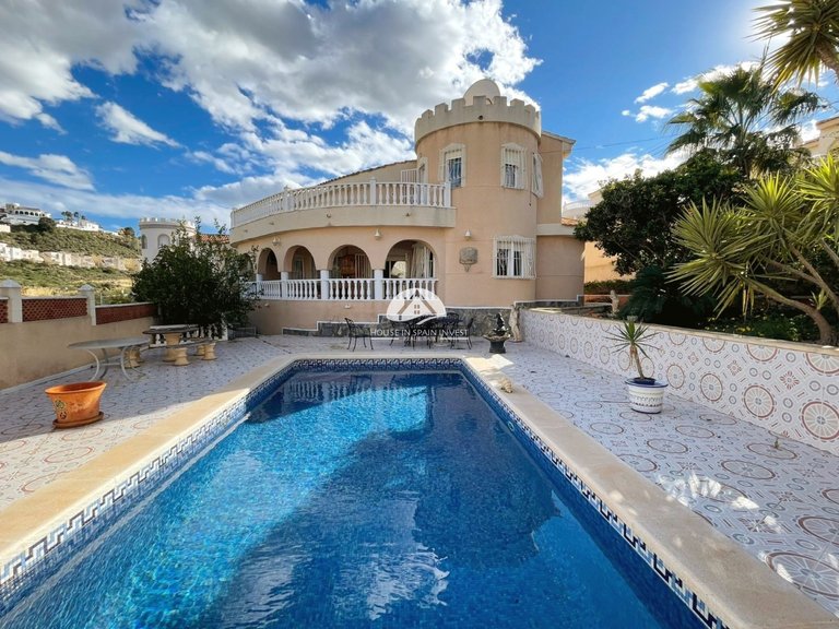 Villa for Sale in Ciudad Quesada Rojales - Ciudad Quesada, Alicante 1