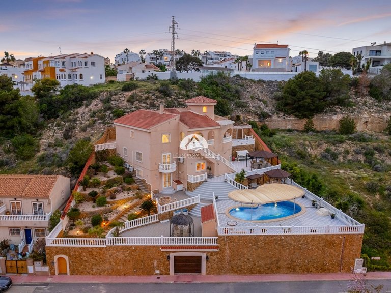Villa for Sale in Ciudad Quesada Rojales - Ciudad Quesada, Alicante 3