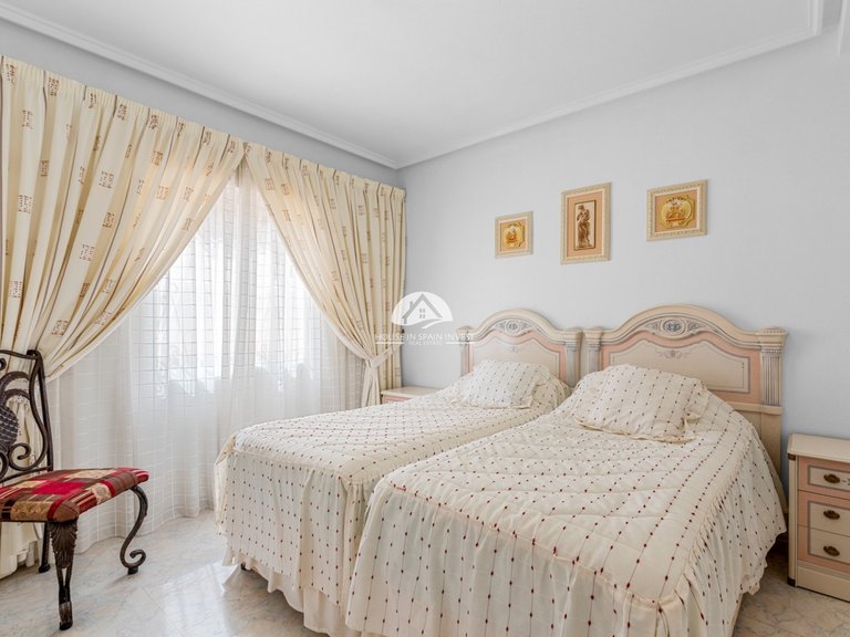 Villa for Sale in Ciudad Quesada Rojales - Ciudad Quesada, Alicante 32