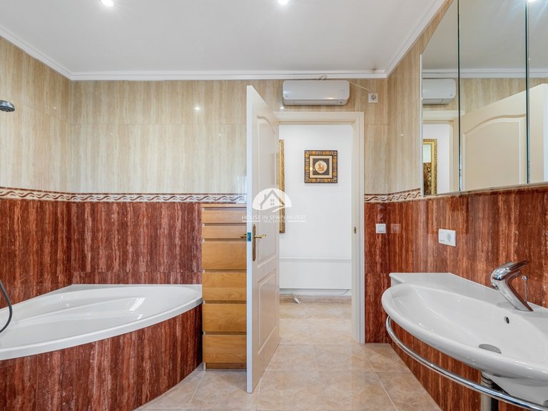 Villa for Sale in Ciudad Quesada Rojales - Ciudad Quesada, Alicante 36