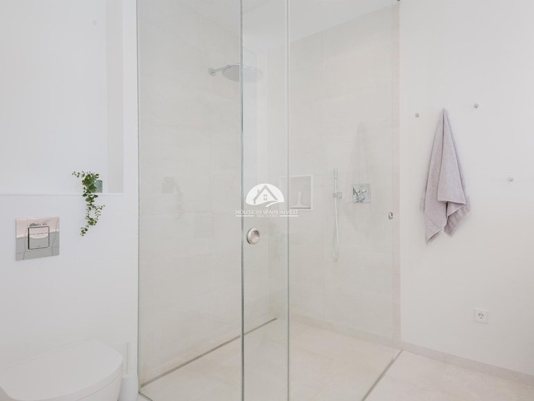 Villa for Sale in Las Colinas Golf Orihuela Costa, Alicante 18