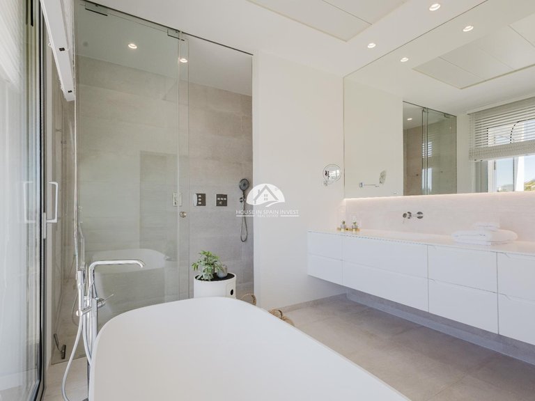 Villa for Sale in Las Colinas Golf Orihuela Costa, Alicante 31