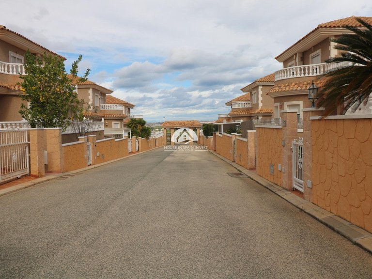 Villa for Sale in Los Balcones Torrevieja, Alicante 32