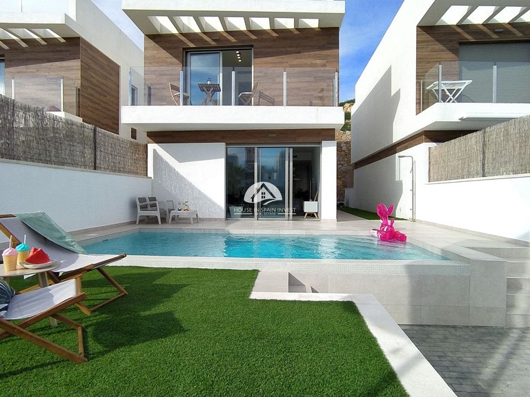 Villa for Sale in Villamartín - Las Filipinas Orihuela Costa, Alicante 1