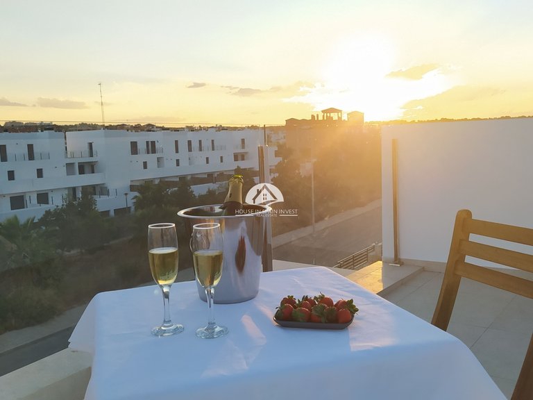 Villa for Sale in Villamartín - Las Filipinas Orihuela Costa, Alicante 4