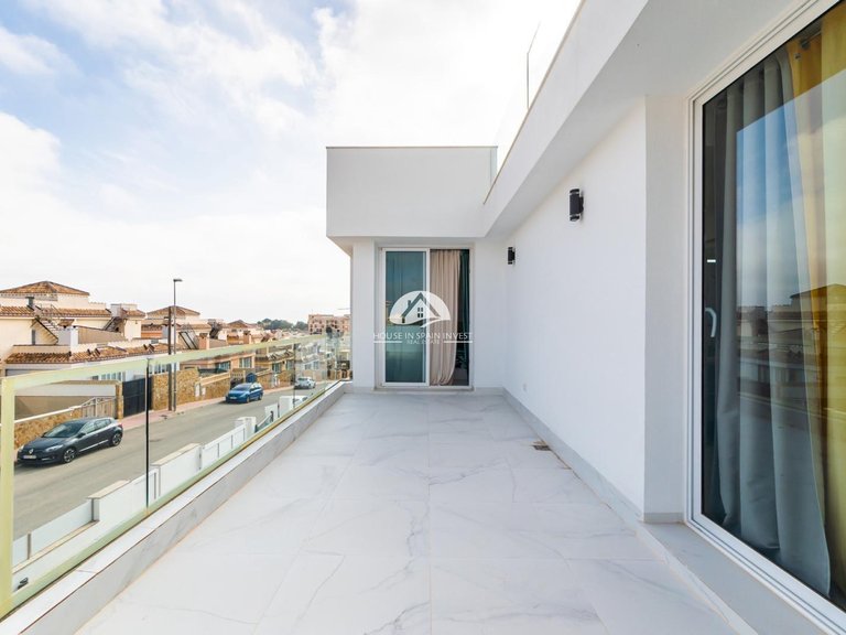 Villa for Sale in Villamartín - Las Filipinas Orihuela Costa, Alicante 8